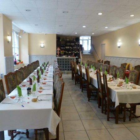 Le Lion D'Or Hotel Saint-Chély-dʼApcher Екстериор снимка